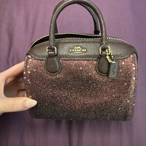 Coach outlet mini swinger bag